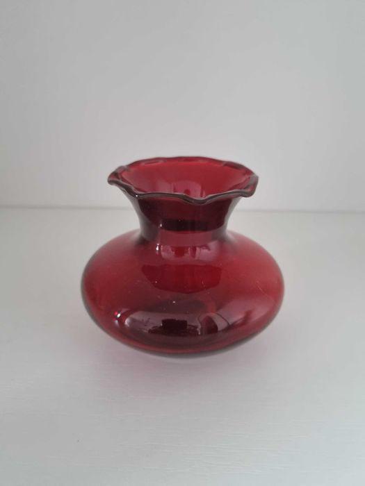Szklany Wazonik, Czerwone szkło Vintage