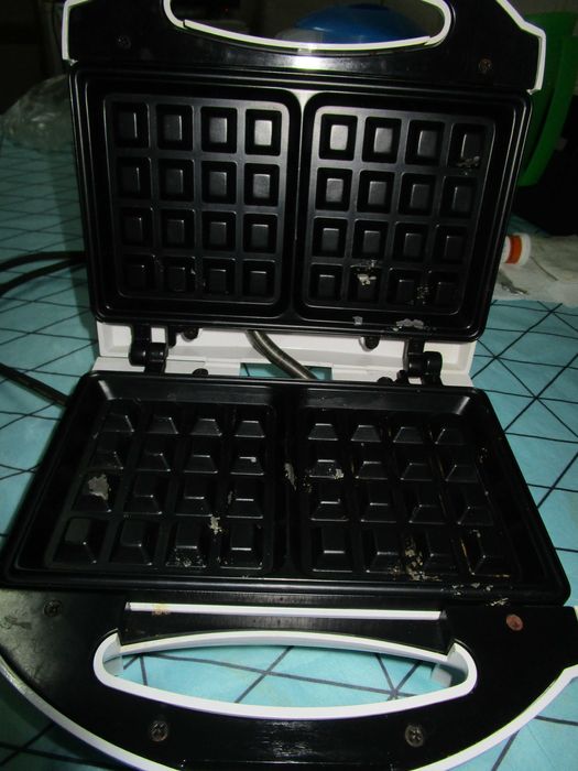 Waffle maker, fully functional but with some use.64550449795074121