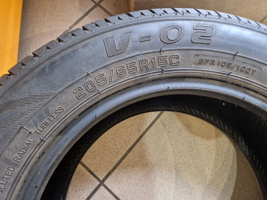 Ovation 205/65R15c V-02