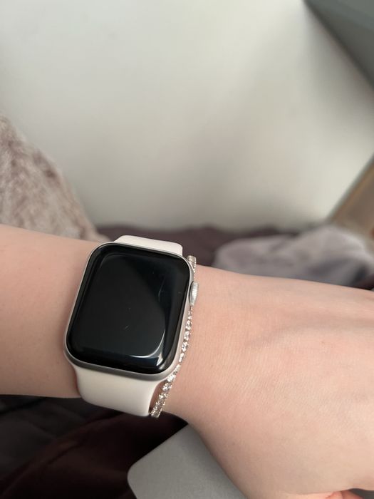Apple Watch SE 2 40mm Starlight (Battery 98%)