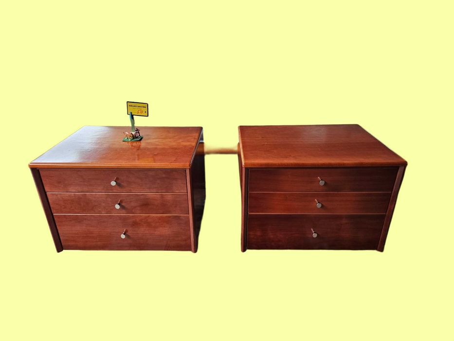 Mesas de cabeceira - Bom estado geral - Valor unitário