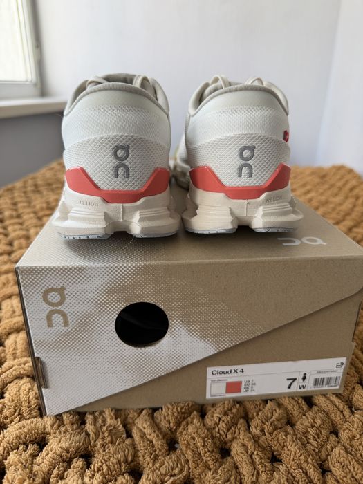 Кросівки ON W Cloud X 4
