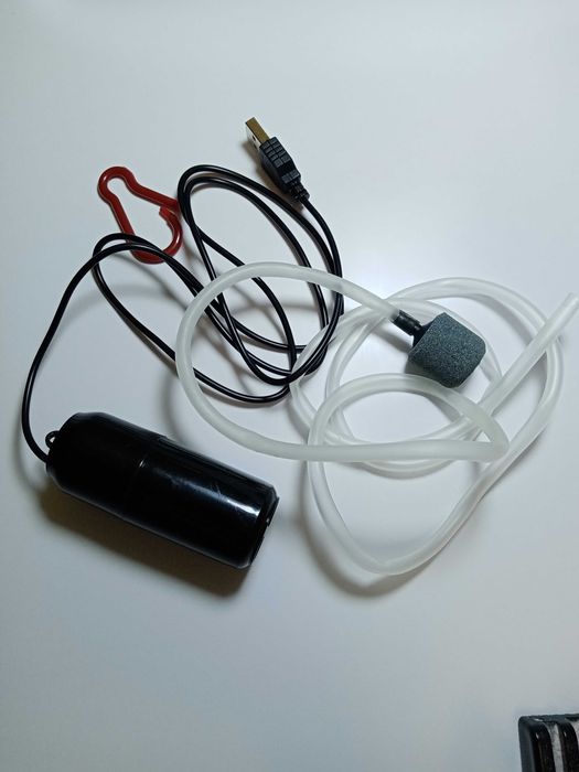 Компрессор для акваріума USB працює від PowerBank