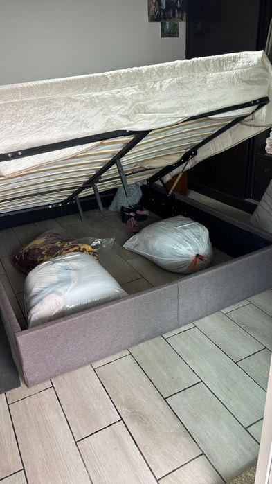 Urgente! Vendo cama de casal com estrado elevatório 160x200 com colchão incluído
