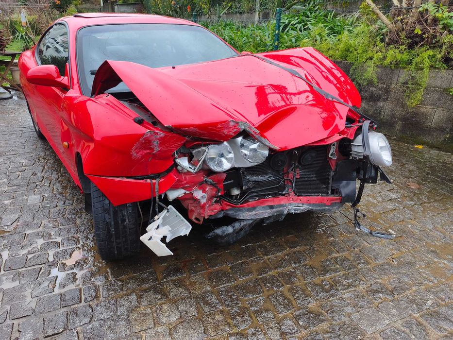 Hyundai Coupe 1.6 116cv Acidentado