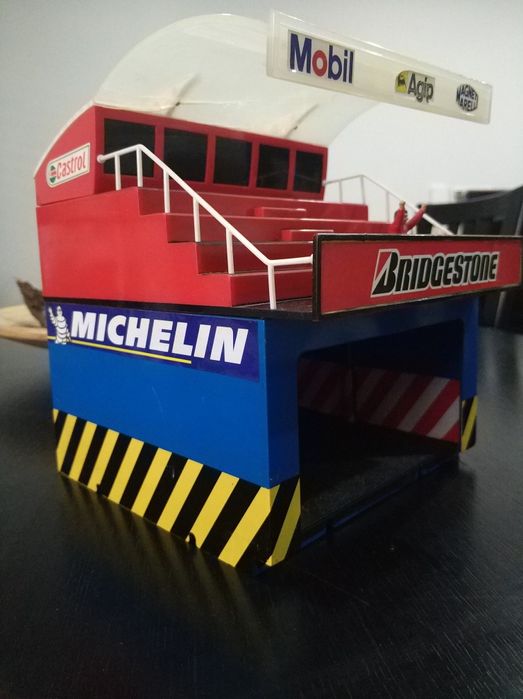 Box com bancada - SCX 1/32