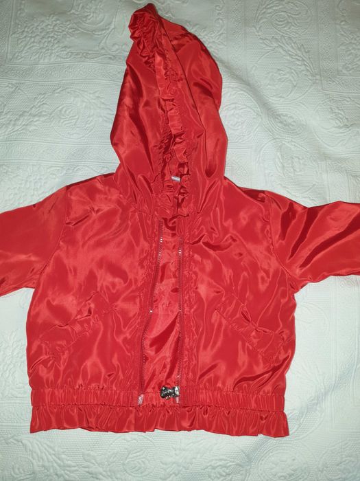 Casacos e parkas mayoral e activo 12 meses  7 euros