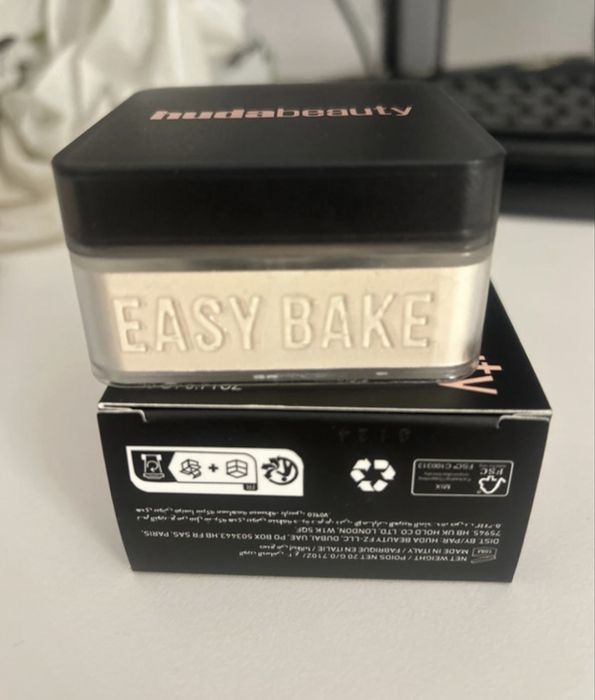 Puder huda beauty cupcake