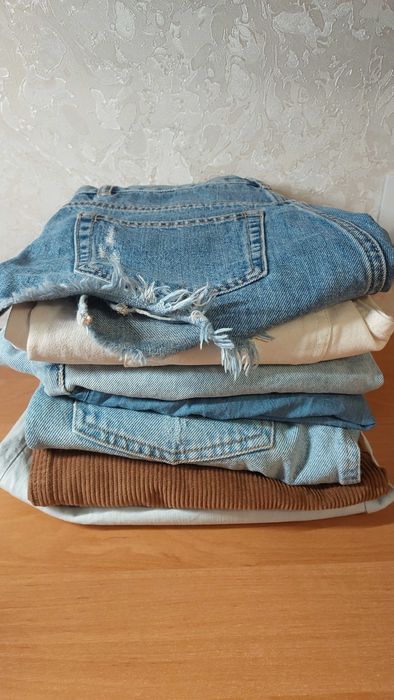 Набір жіночі спідниці (2шт), шорти (3шт) та плаття (2шт)