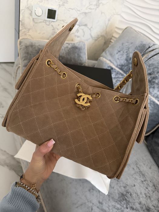 Бежевая замшевая сумка Chanel Mini Handbag in Grained Calfskin