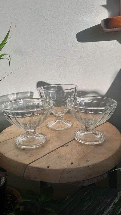 Vintage pucharki do deserów