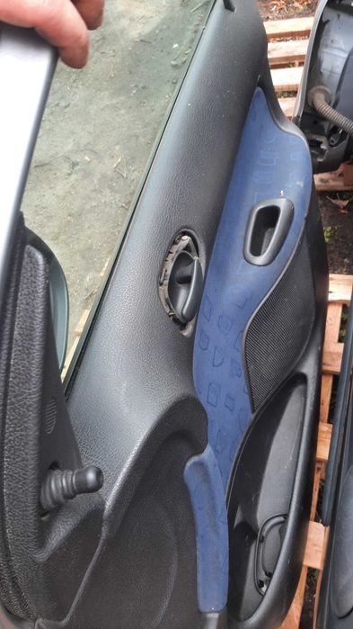 Drzwi prawe Peugeot 206 5d lak. EZAC kompletne