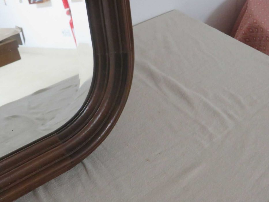Vendo espelho biselado com moldura em madeira de carvalho maciça