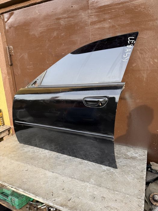 Дверь стекло левые Субару легаси subaru legacy год 04