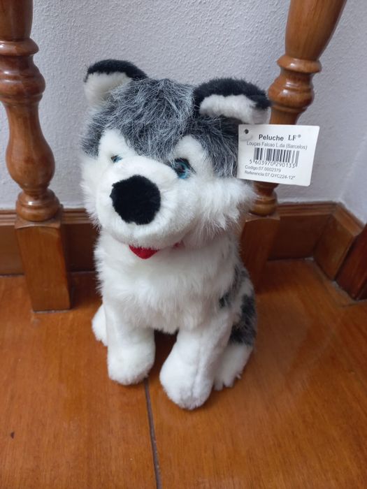 Vários peluches disponiveis