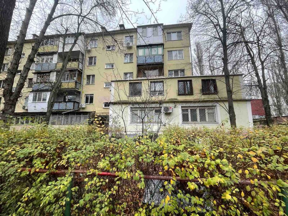 Продаётся просторная квартира   на  Черёмушках