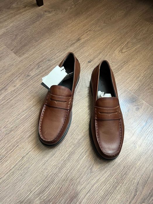 Шкіряні лофери з планкою ZARA (p 43)