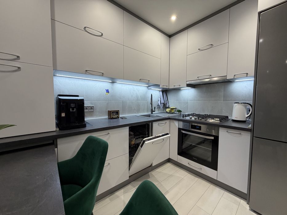 єОселя /ПРОДАЖ З РЕМОНТОМ АВАЛОН зелена 2-кім квартира