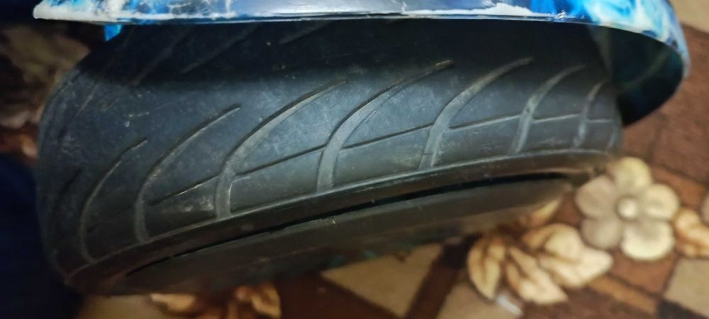 Гіроскутер 10.5 з музичною колонкою  Б/У. Є дефекти на корпусі