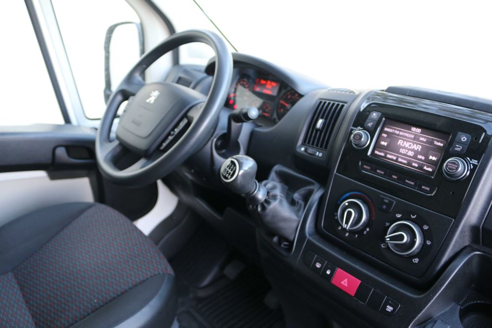 Peugeot Boxer 2019 L2H2 com Rampa