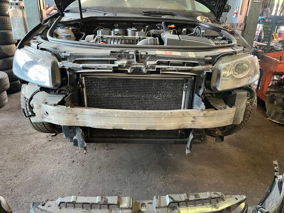 Pas przedni kompletny Audi A3 8P 2.0 tdi