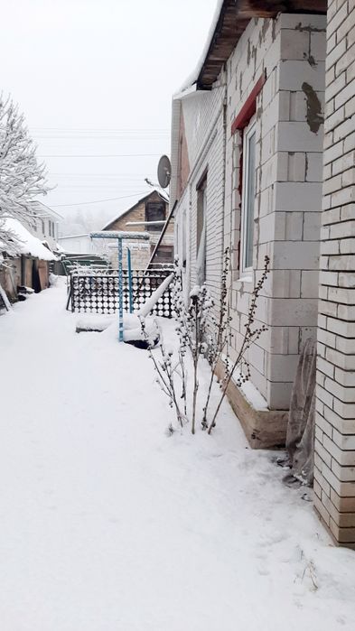 Земля 25 соток під забудову, разом з будинком 110 кв.м. біля міста Киї