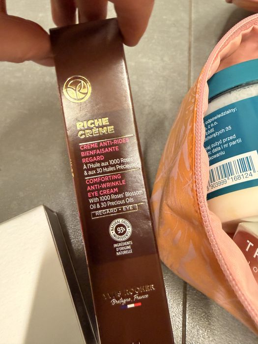 Szampon,  kremy, tampony