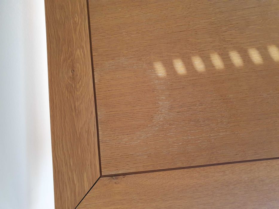 Mesa de apoio em madeira maciça