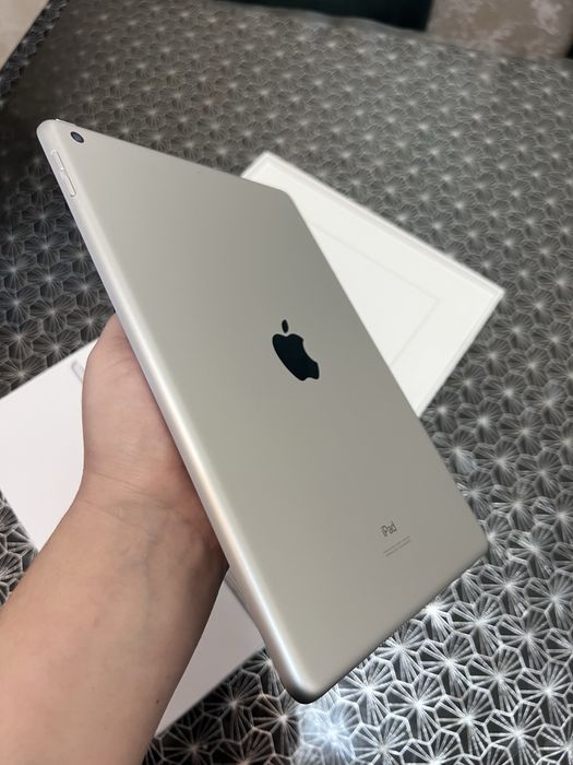 iPad 9-го покіління, 64 Гб.
