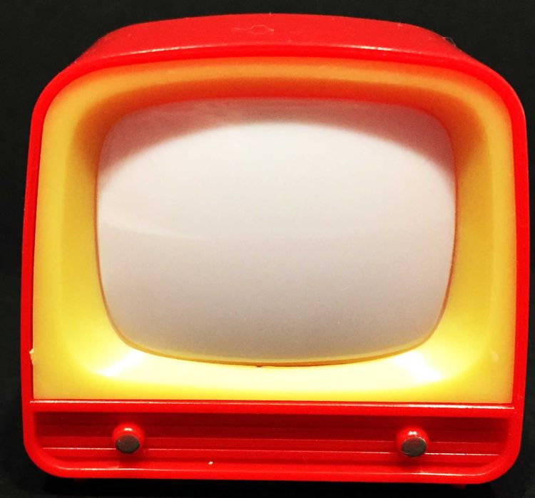 Televisão antiga em plástico - com várias imagens