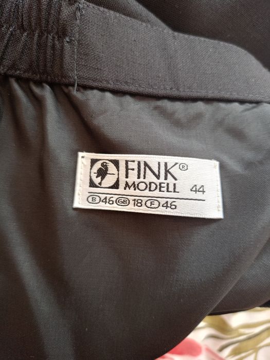 Piękna długa czarna  spódnica.