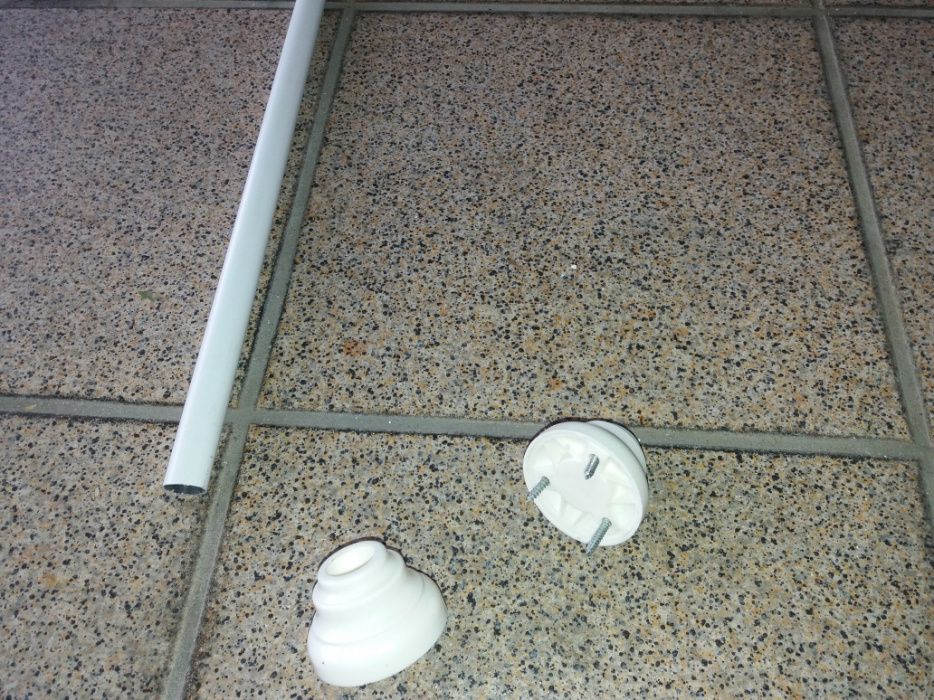 Varão extensível para cortina de banheira e suporte de roupas