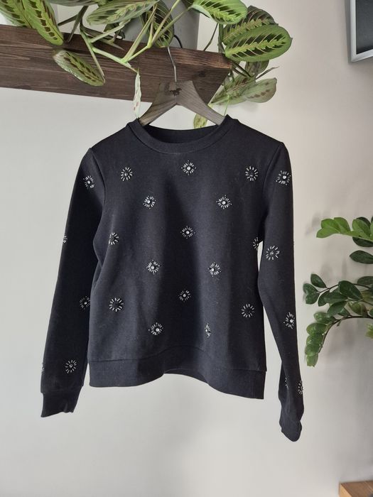 Czarna bluza damska okrągły dekolt ozdobiona cekinami Reserved XS