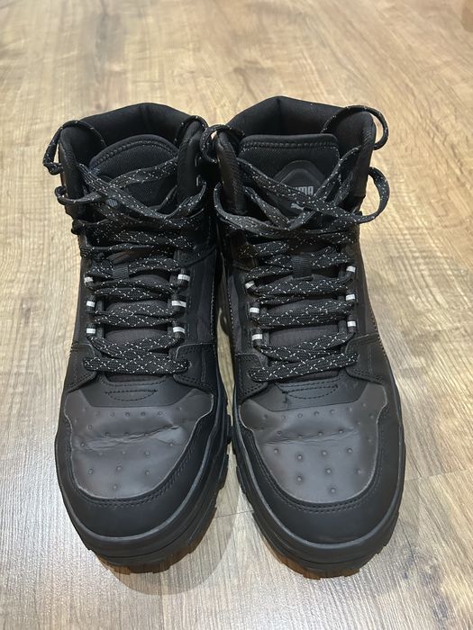 Кросівки Puma.