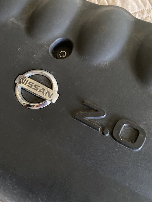 Декоративнанакладка на двигун