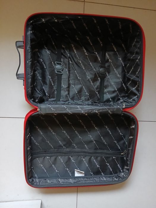 Двухколесный дорожный чемодан.