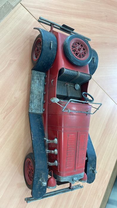Modelo de Mercedes de 1940 artesanal