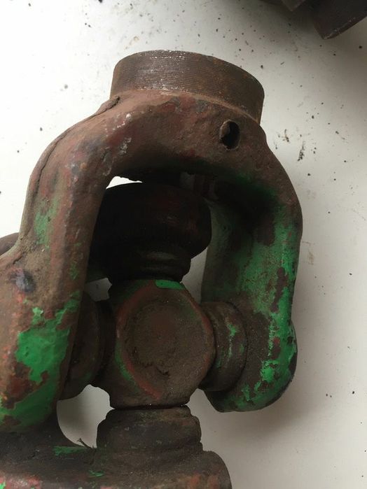 Гук, кардан, шарнир карданного вала