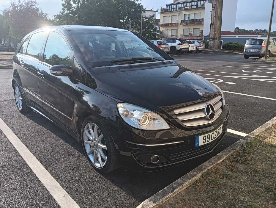 Mercedes B200 Designo impecável com poucos km