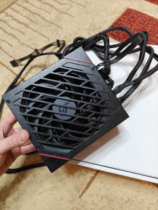 Блок живлення Asus Rog 650w 80+ gold