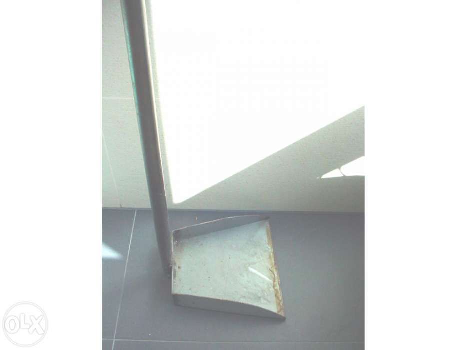 Pá de limpeza (oficina, indústria, quintal)