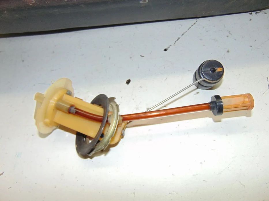 Peugeot 305 depósito gasolina