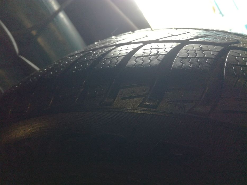 Продам пару резини R16 215/60