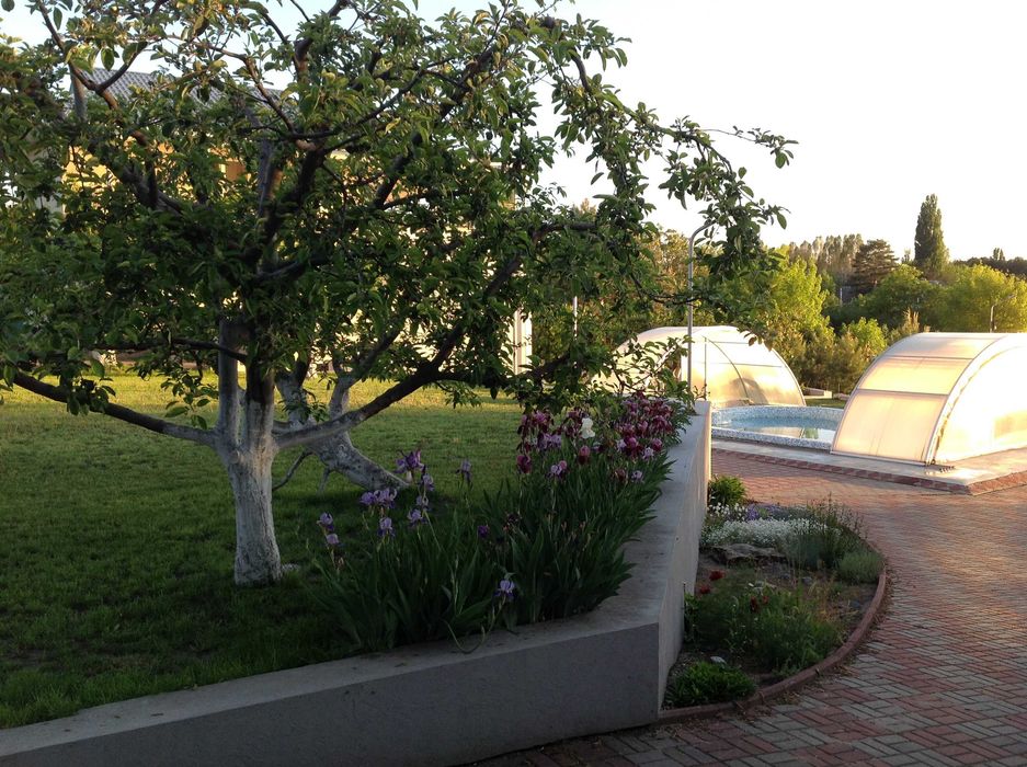 Оренда будинку на березі Дніпра з басейном.