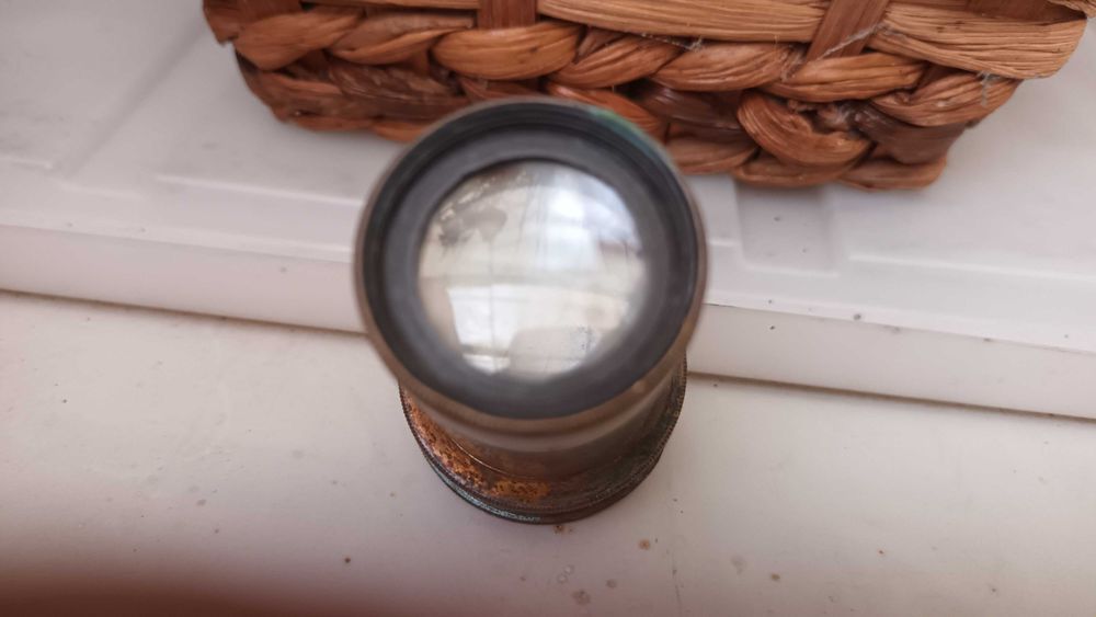 Binóculo em latão redondo "muito antigo"