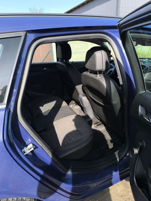 машина opel astra j 2014