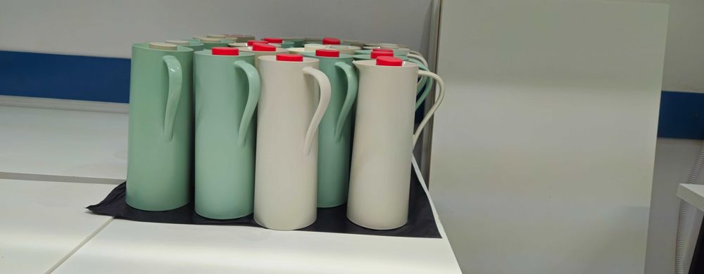 Termo/garrafa térmica, verde claro/bege/branco de 1 litro