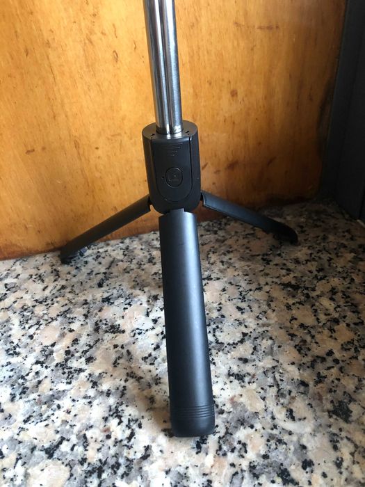 Bastão de selfie universal com comando