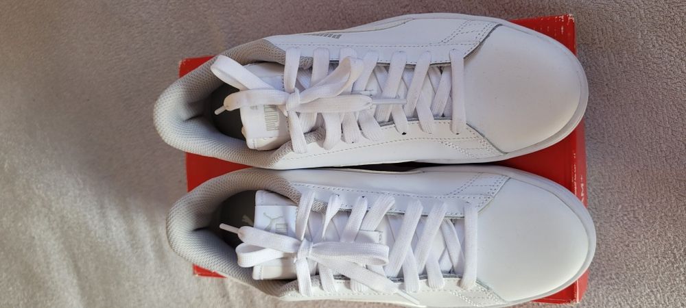 Buty Puma Smash v2 L Jr rozmiar 38 białe