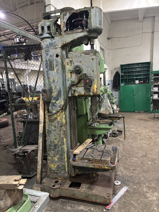 Станок свердлильний  2А135